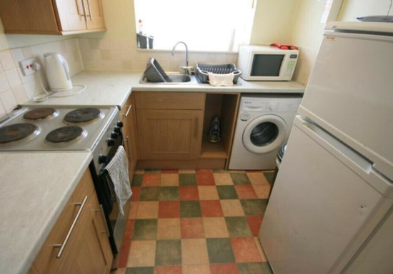 1-Bed Apartment Close to University of Leeds  3