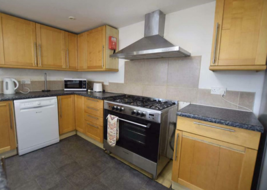 Double Room in a Shared Student House Wycliffe Road  3