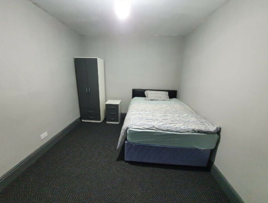Rooms to Rent - DSS Only  3