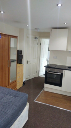 Studio Flat In Wembley Central to Rent  0