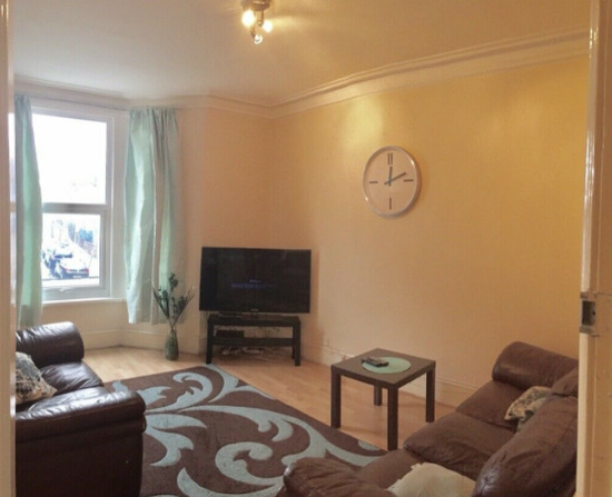 Large Double Room in a Shared Flat in Tooting Bec 8Th Jan £582  0