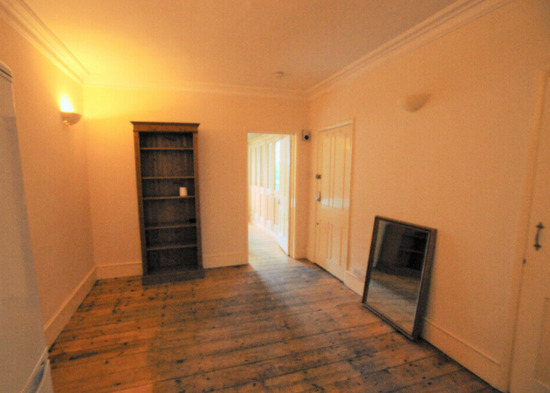 Two Bed, Two Shower Room Garden Flat Backing on to Chiswick House  4
