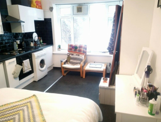 Studio Flat - Bills Included - Available 1st March 2021  3