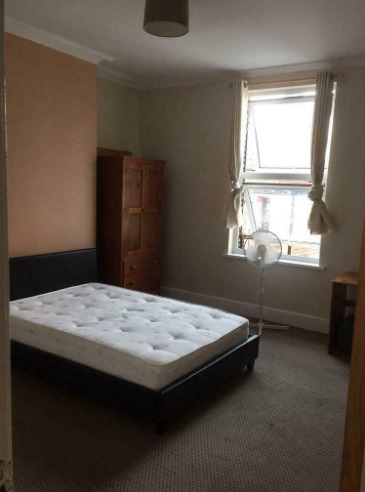City Centre Large One Bedroom Flat  8