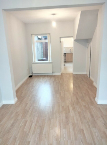 Lovely Spacious Refurbished 2 Bed House  1