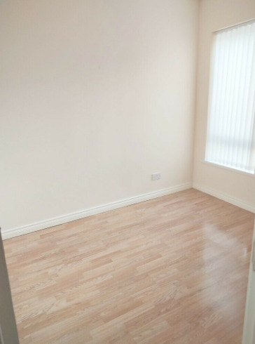 Lovely Spacious Refurbished 2 Bed House  6