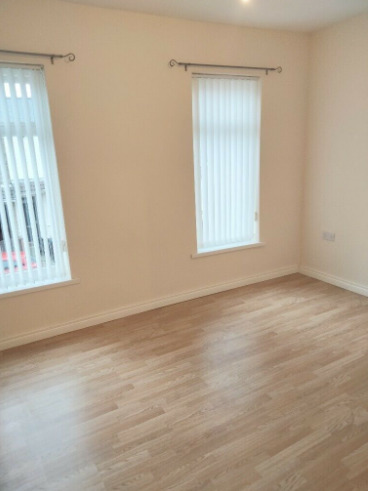 Lovely Spacious Refurbished 2 Bed House  5