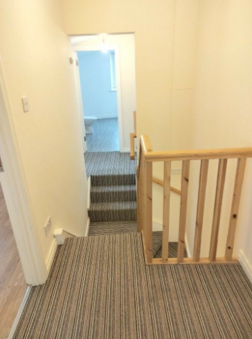 Lovely Spacious Refurbished 2 Bed House  7