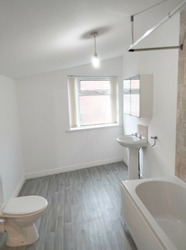 Lovely Spacious Refurbished 2 Bed House thumb 5