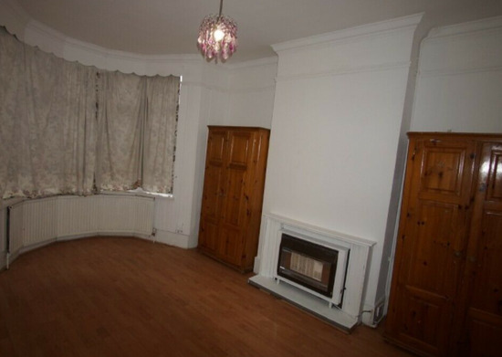 Impressive 5Bedrooms Terrace House Available to Rent in Sudbury Hill Ha0  1