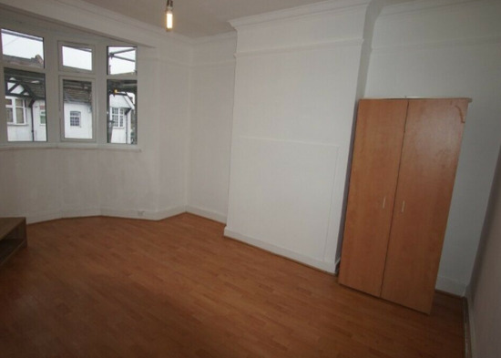 Impressive 5Bedrooms Terrace House Available to Rent in Sudbury Hill Ha0  3