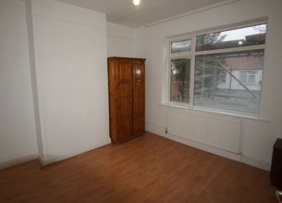 Impressive 5Bedrooms Terrace House Available to Rent in Sudbury Hill Ha0  4