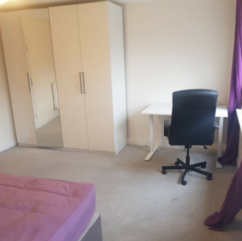 A Decent Double Room to Rent  4