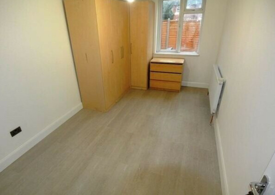 Brand Newly Refurbished 2 Double Bedroom Flat with Garden & off St Parking  3
