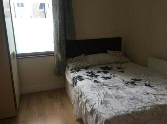 Single and Double Room in a Newly Refurbished House near Stratford  0