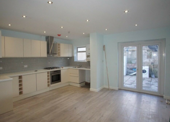 A Lovely Brighton Newly Refurbished 5 Bedroom Terraced House Available to Rent  3