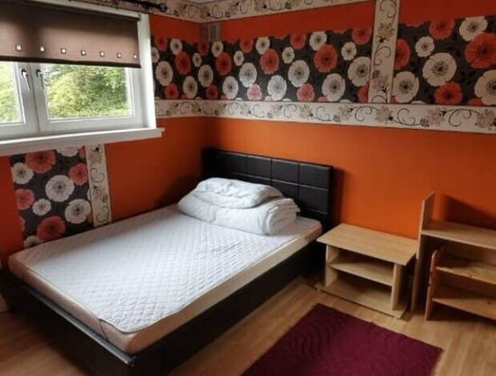 Double Room for Rent Stenhouse Drive Free from Now On  2