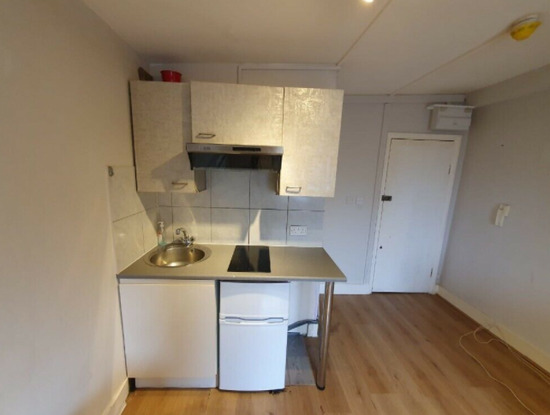 Studio Flat to Rent in NW10 4JG - DSS Welcome  3
