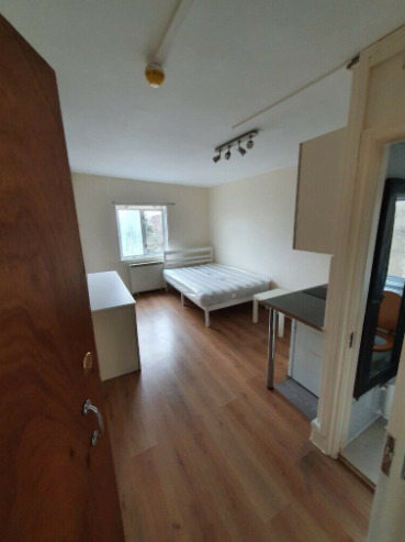 Studio Flat to Rent in NW10 4JG - DSS Welcome  4