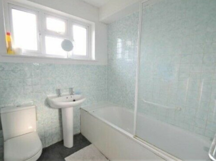 Medium Room in Preston Road Wembley for £500 Pm Including All Bills Fully Furnished  2