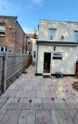 Private Landlord, 5 Bedroom House, 2 Bathrooms Available Now! thumb 7