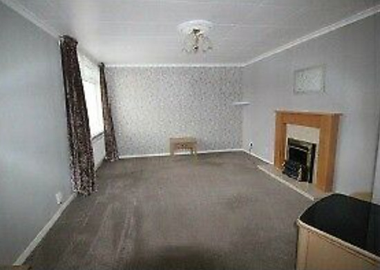 Well Presented Immaculate 3 Bedroom House in Popular Dl1 Location  2