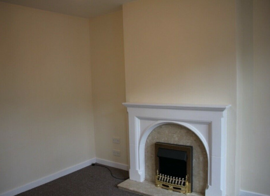 3-Bed House: Dss / Uc / Housing Benefits only - Rent Is £940/month  6