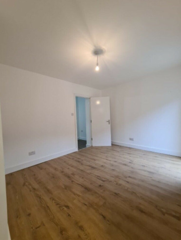 Large 1 Bed Flat with Private Terrace!  1