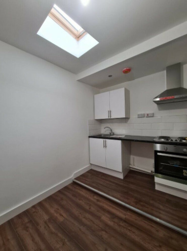 Large 1 Bed Flat with Private Terrace!  4
