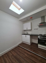 Large 1 Bed Flat with Private Terrace! thumb 5