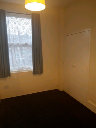 1 Bedroom First Floor Unfurnished Flat in Leeds 15  1