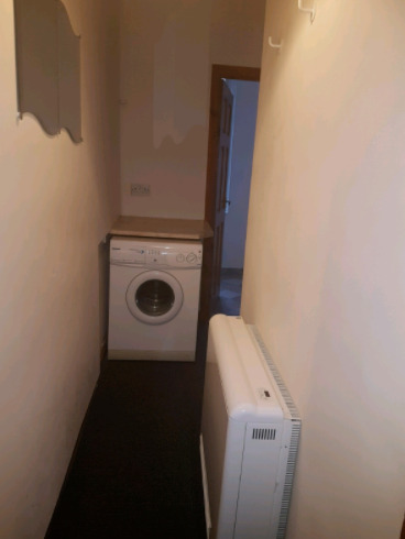 1 Bedroom First Floor Unfurnished Flat in Leeds 15  3