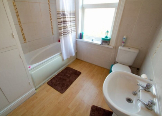 3 Bed to Let Burley, Large Double Rooms  2