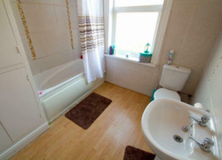 3 Bed to Let Burley, Large Double Rooms thumb 7