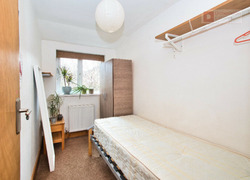 Sensational 4 Bed House With Study Room Plus Garden thumb 6