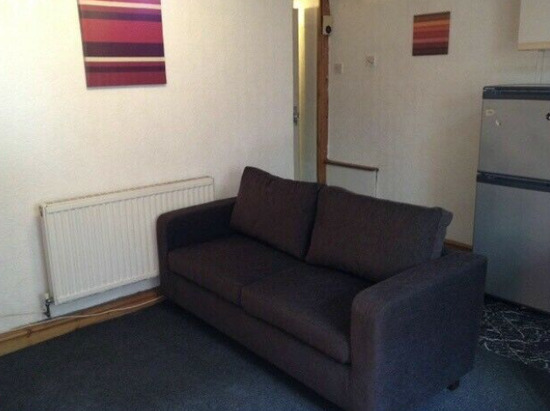 1 Bed Furnished Flat Tempest Road, LS11 7DH  3