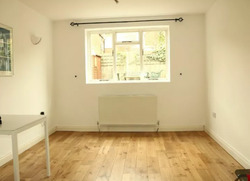Impressive 3 Bedrooms Ground Floor Maisonette Available to Rent thumb 2