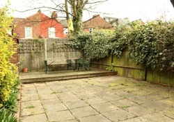 Impressive 3 Bedrooms Ground Floor Maisonette Available to Rent thumb 7