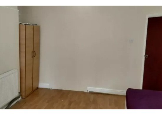 Extra Large Doubles Room Fully Furnished and Refurbished in Kenton  3