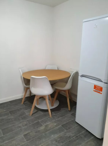 Amazing 1 Bedroom Flat. Separate Kitchen and Shower Room