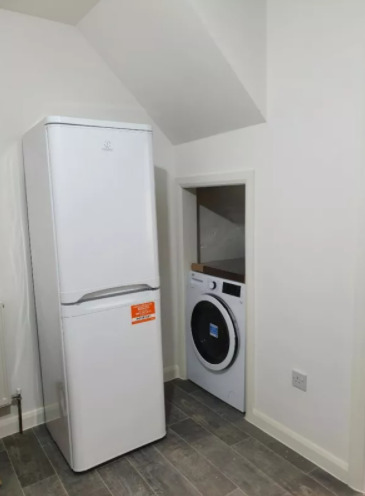 Amazing 1 Bedroom Flat. Separate Kitchen and Shower Room  1