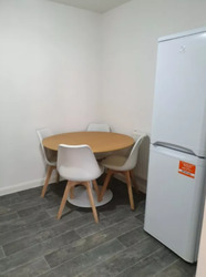 Amazing 1 Bedroom Flat. Separate Kitchen and Shower Room thumb 1