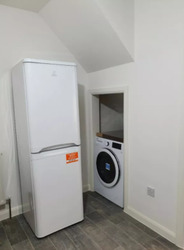 Amazing 1 Bedroom Flat. Separate Kitchen and Shower Room thumb 2