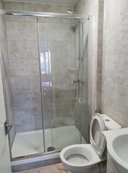Amazing 1 Bedroom Flat. Separate Kitchen and Shower Room thumb 4