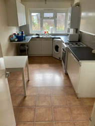 4 Bedroom Student or Professional House to Let thumb 5