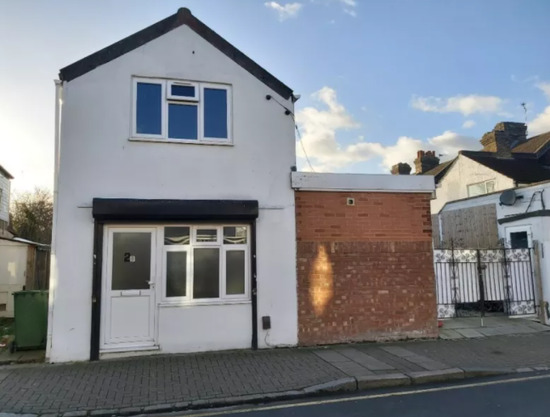 1 Bed Detached House, Chatterton Road, Bromley  3