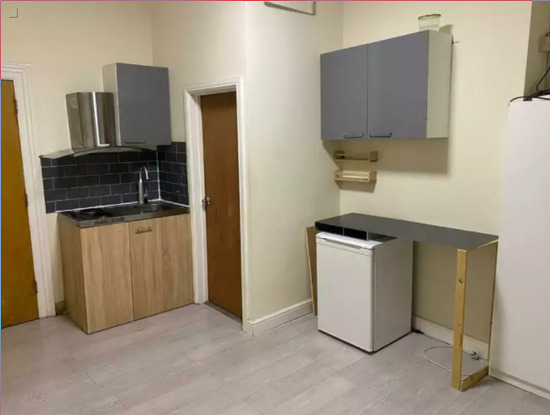 Separate Studio Flat, Nice and Clean £650 All Bills Included  7