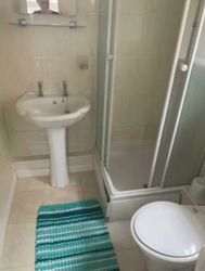 Double Room with An En-Suite - No Deposit thumb 6