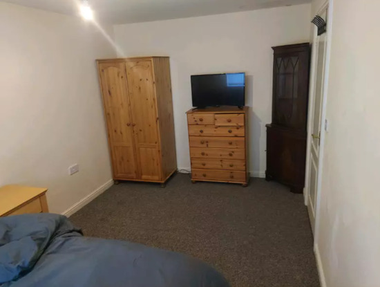 Room in a Newish House Very Good Quiet Close Area  4