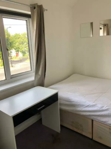 Lovely Double Room for Rent in Enfield Inc All Bills + Internet  1